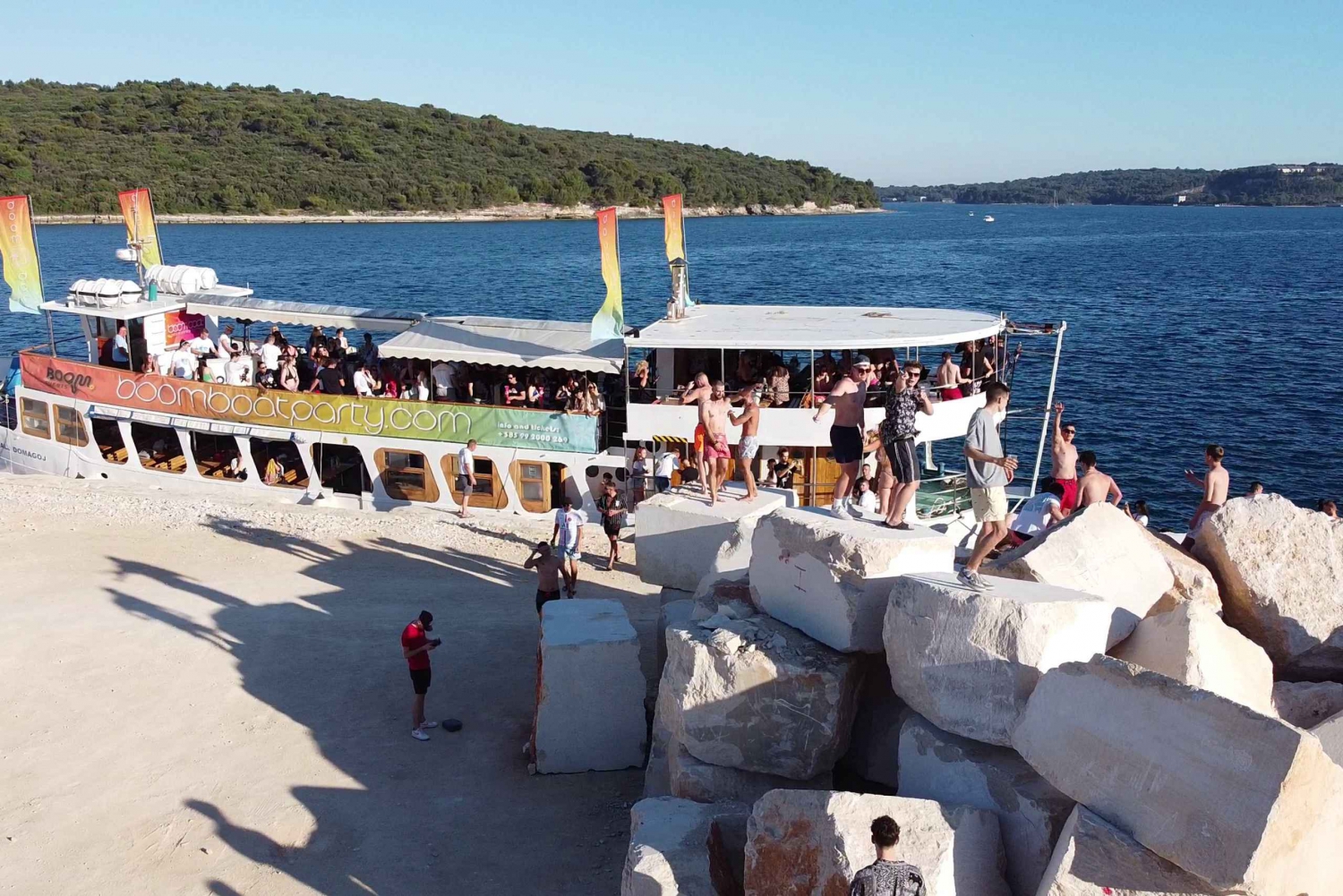 Poreč: Boat Party with transfer from Pula