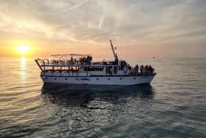 Poreč: Boat tour to Rovinj with lunch and drinks