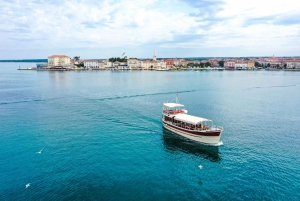 Poreč: Panorama-Bootsfahrt am Morgen zwischen 20 Inseln mit Getränken