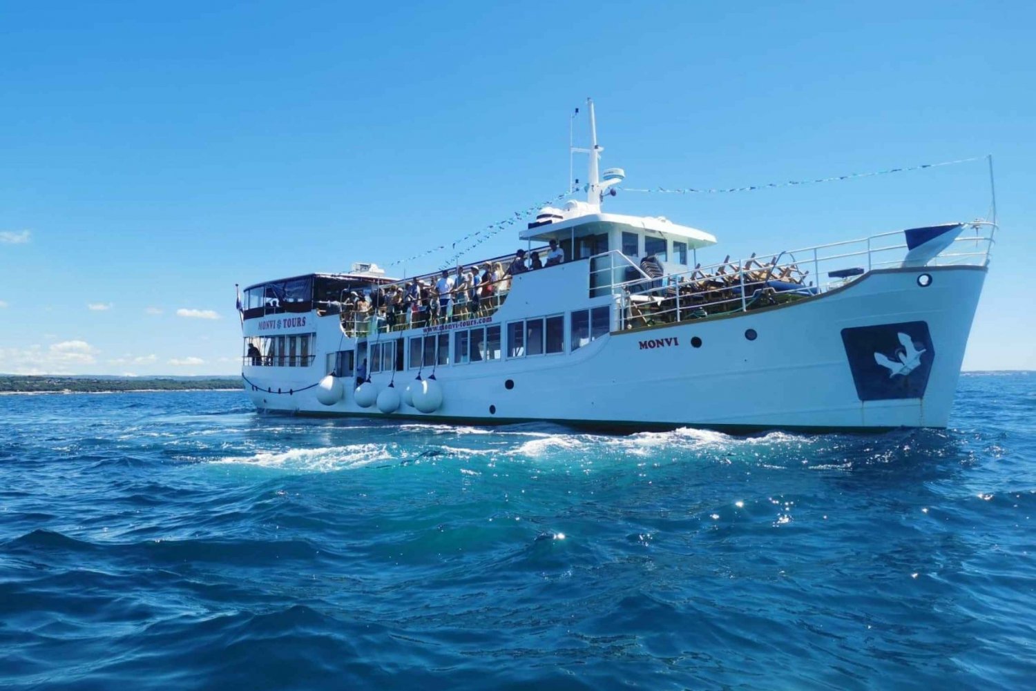 Poreč: Sunset Cruise with Dinner and cocktail
