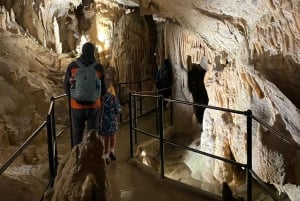 Da Zagabria: Tour di Lubiana, Grotte di Postumia e Castello di Predjama