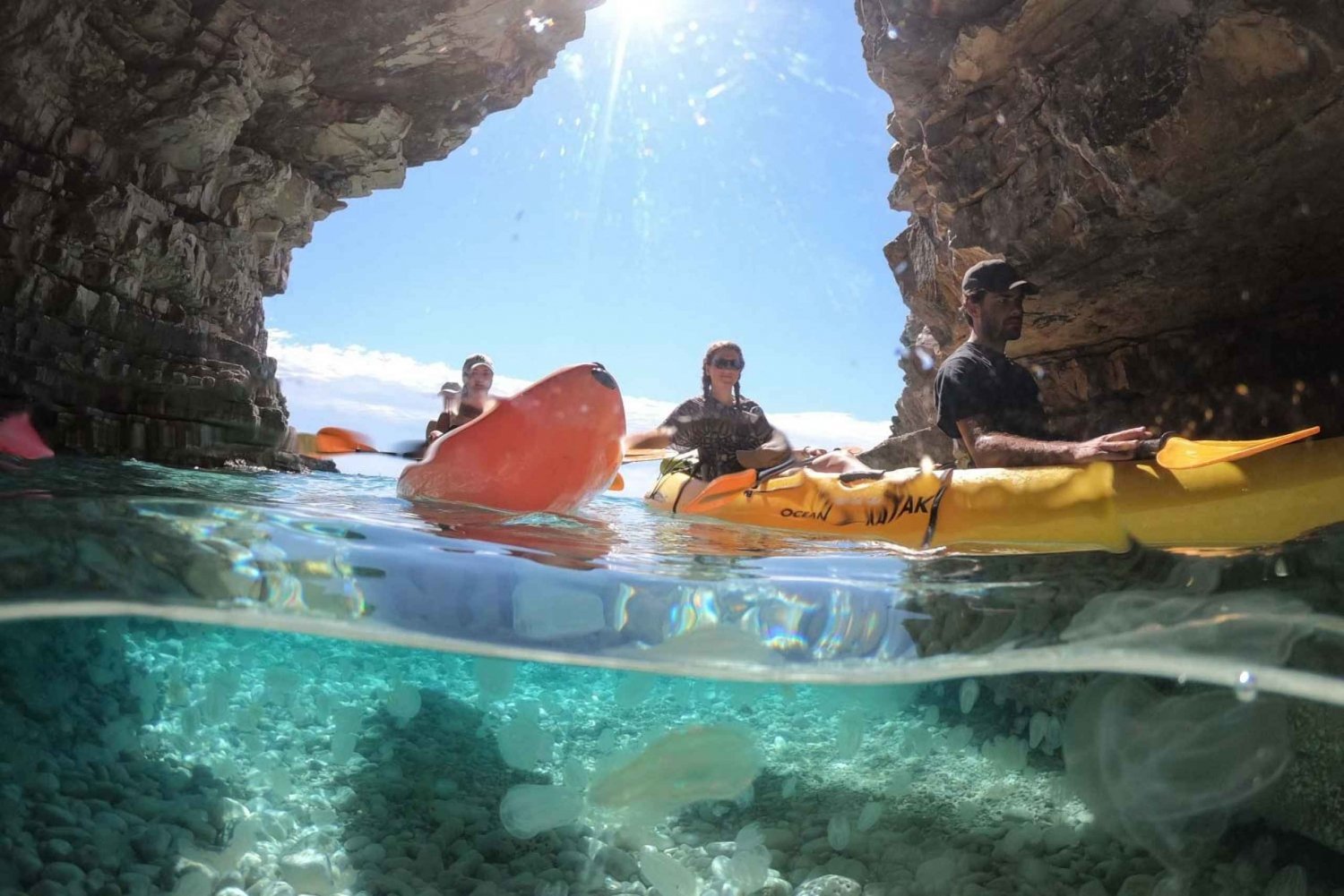 Premantura: Excursión en Kayak por las Cuevas Marinas