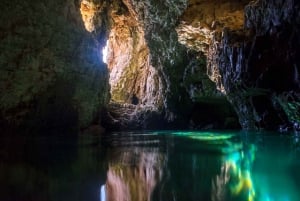 Premantura: passeio de caiaque na caverna do mar
