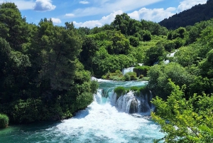Tour privado a las cataratas de Krka desde Split con cata de vinos y almuerzo