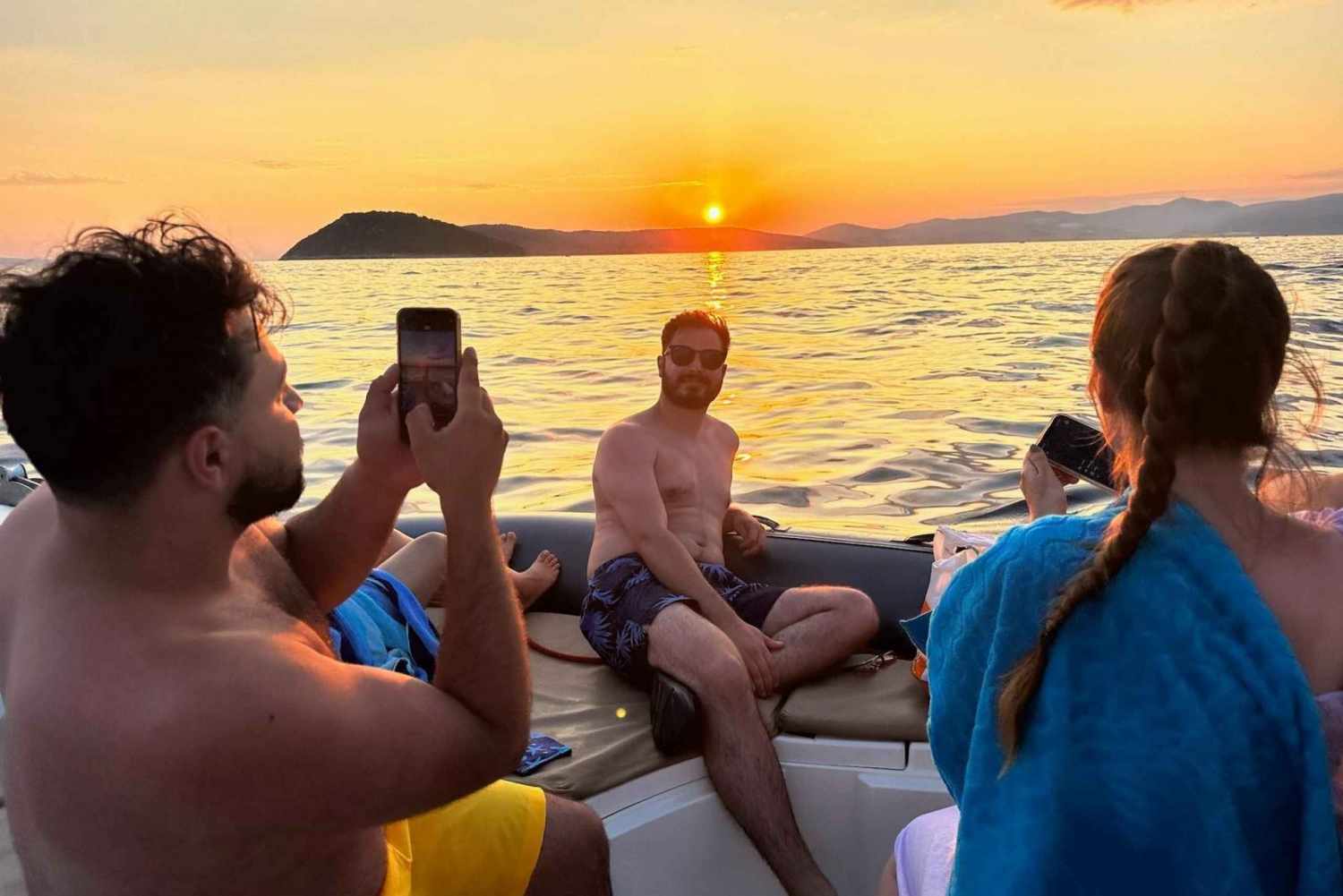 Visite privée en bateau au coucher du soleil avec musique et vin