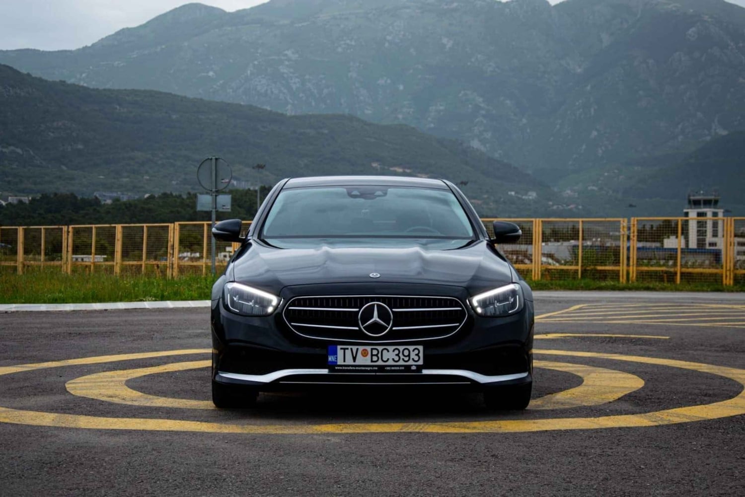 Yksityinen kuljetus Kotorista tai Perastista Dubrovnikin lentokentälle