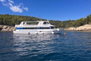 Pula: All-inclusive båttur til Brijuni med lunsj, drikke og svømming