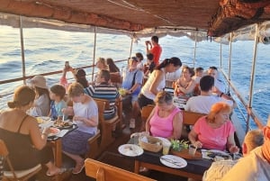 Pula: rondvaart bij zonsondergang naar de Brijuni-eilanden met dolfijnen en diner