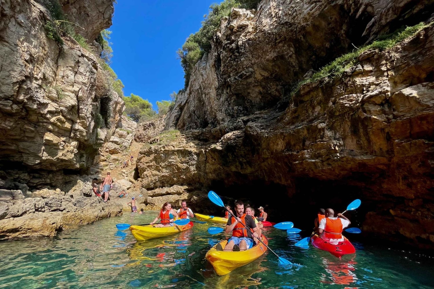 Pula: excursión en kayak por cuevas, cañones e islas, snorkel y exploración