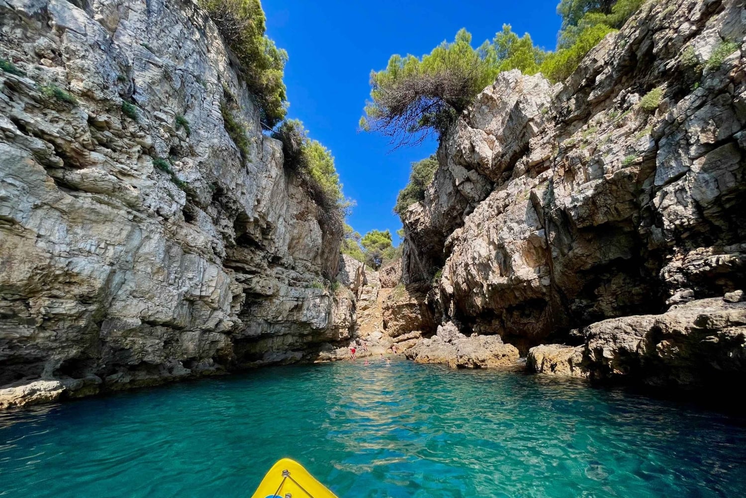 Pula: excursión en kayak por cuevas, cañones e islas, snorkel y exploración