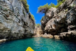 Pula: excursión en kayak por cuevas, cañones e islas, snorkel y exploración