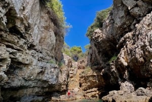 Pula: excursión en kayak por cuevas, cañones e islas, snorkel y exploración