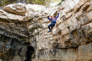 Pula: Coasteering Adventure con guía y fotos