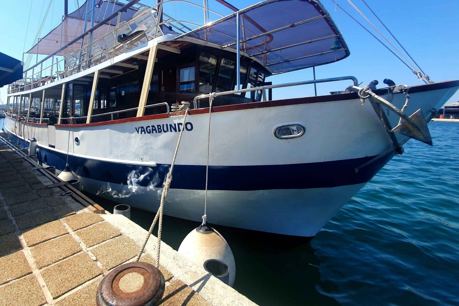 Pula : Croisière exclusive pour les dauphins et le coucher du soleil avec dîner et boissons