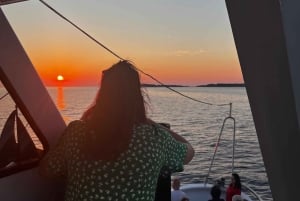 Pula: Exclusive Dolphin & Sunset Cruise with Dinner & Drinks