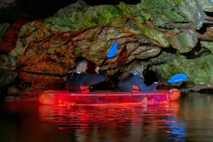 Pola: Tour serale in kayak illuminato a LED delle grotte istriane