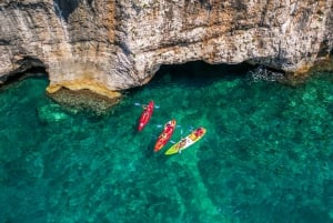 Pola: Avventura in kayak con grotta e snorkeling dell'isola