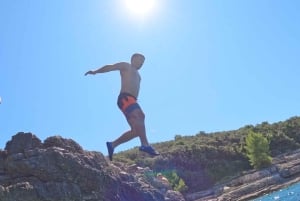 プーラ:カヤックツアー-クリフジャンピング、シュノーケリング、GoPro写真無料プレゼント