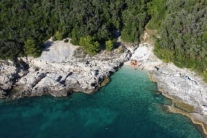 プーラ:カヤックツアー-クリフジャンピング、シュノーケリング、GoPro写真無料プレゼント