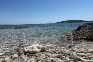 プーラ:カヤックツアー-クリフジャンピング、シュノーケリング、GoPro写真無料プレゼント