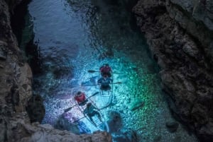 Pula: excursão noturna de caiaque no mar em caiaque transparente