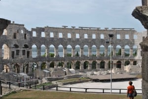 Pula: Pula Arena Entry Ticket & Guided City Highlights Tour