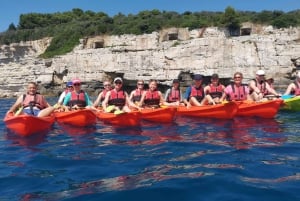 Pula: Morska przygoda – łódź, kajak, nurkowanie z rurką i skoki z klifów