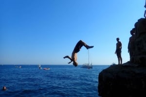 Pula: Aventura en el mar: barco, kayak, snorkel y saltos desde acantilados