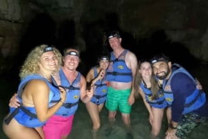 Pula: Geführte Kajaktour durch Meereshöhlen und Klippen in Pula