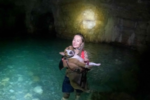 Pula: passeio de caiaque guiado pelas cavernas do mar e penhascos em Pula