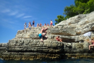 Pula: Sea Cave Kayak Adventure