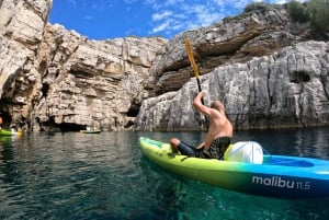 Pula: Sea Kayak Tour with Cave, Snorkeling and Cliff Jumping