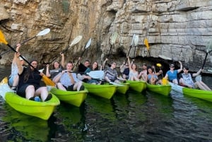 Pula: Meereshöhlen-Kajaktour mit Schnorcheln und Schwimmen