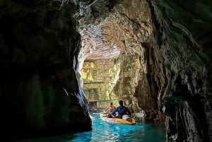 Pula: Wycieczka kajakiem do jaskini morskiej z nurkowaniem i pływaniem