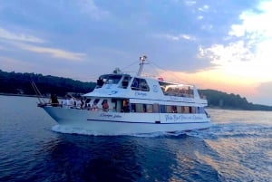 Pula: Crucero Exclusivo con Delfines y Puesta de Sol con Cena y Bebidas