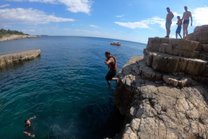 Pula: Sunset Kayak Tour with Drinks and Cliff Jumping