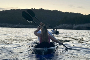 Pula: Tour transparente en kayak iluminado al atardecer/noche