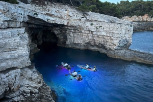 Pula: Tour transparente en kayak iluminado al atardecer/noche
