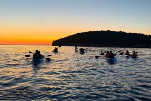 Pula: Tour transparente en kayak iluminado al atardecer/noche