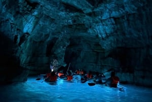 Pola: Tour serale e notturno in kayak trasparente illuminato