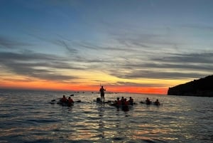 Pola: Tour serale e notturno in kayak trasparente illuminato