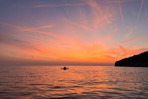 Pola: Tour serale e notturno in kayak trasparente illuminato