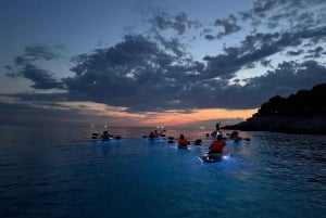 Pola: Tour serale e notturno in kayak trasparente illuminato