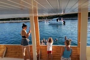 Pula Verudela: passeio de barco com fundo de vidro e natação com peixes