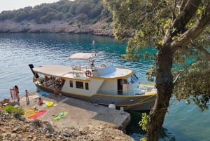 Punat-Krk, cruzeiro e mergulho na Praia Dourada e na Caverna Azul.