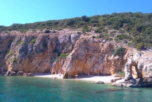 Passeio em Stara Baška e Plavnik com o barco táxi Kormat