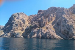 Passeio em Stara Baška e Plavnik com o barco táxi Kormat