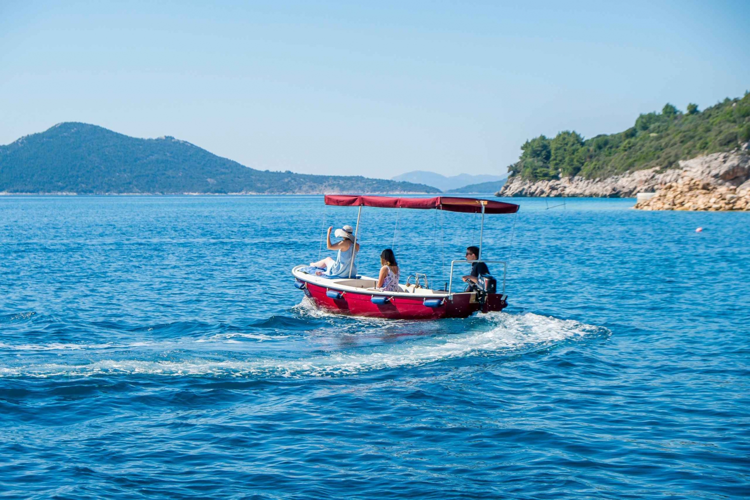 Rent a small boat without skipper - explore the islands