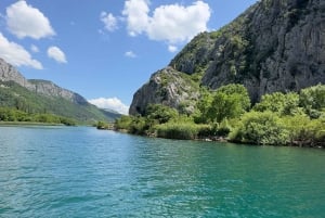 Omiš: Passeio de barco de 2 horas pelo rio Cetina e visita ao parque natural