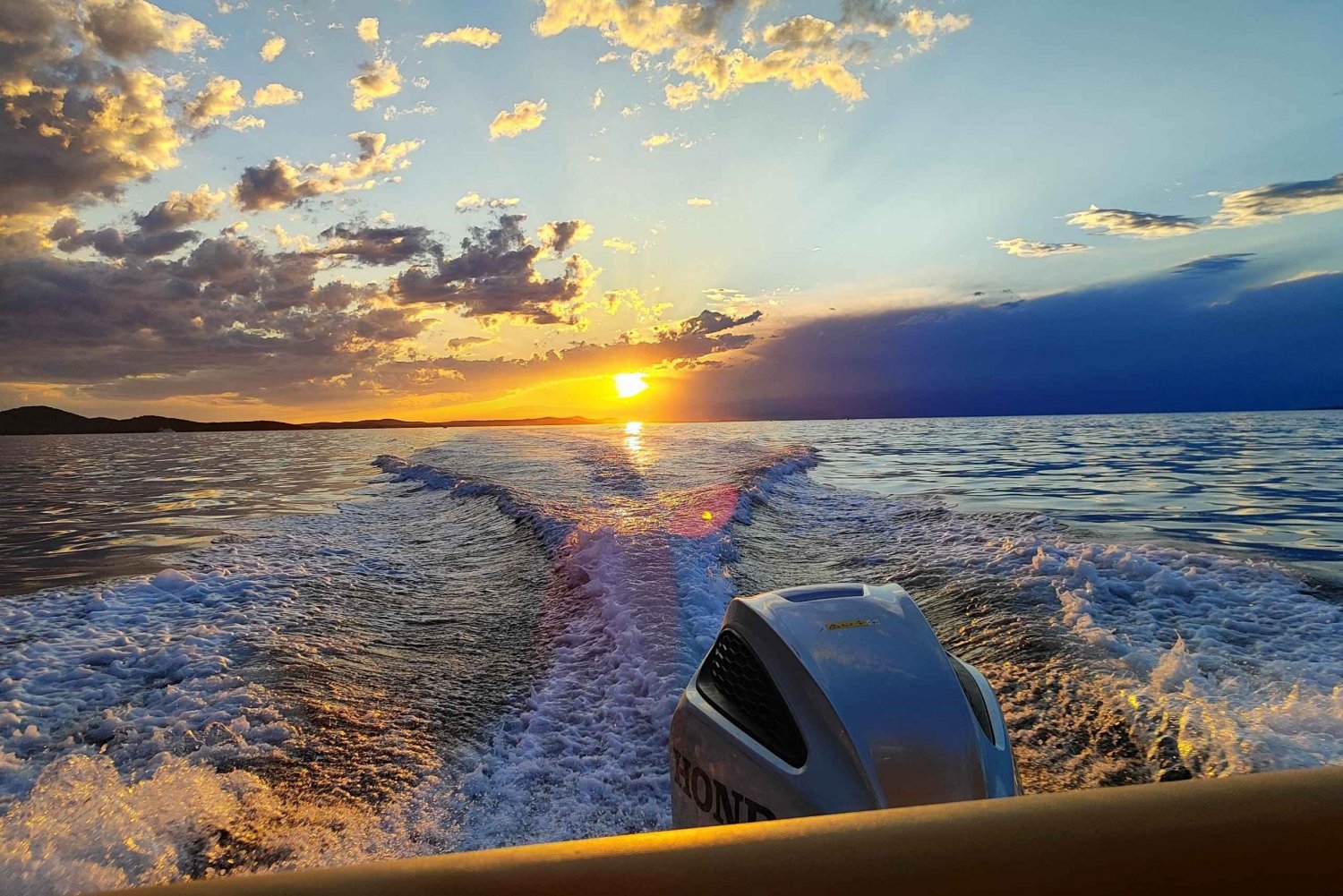 Romanttinen auringonlaskun risteily Zadarista pikaveneellä